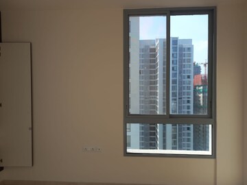 Room in 2 BHK Apartment at Piramal Vaikunth, Balkum Pada – for Sale