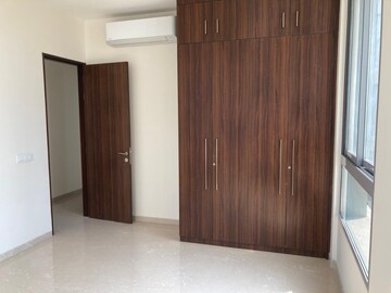 Room in 2 BHK Apartment at Piramal Vaikunth, Balkum Pada – for Sale