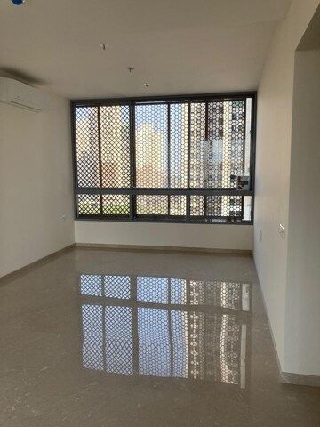 Room in 2 BHK Apartment at Piramal Vaikunth, Balkum Pada – for Sale