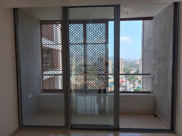 Room in 2 BHK Apartment at Piramal Vaikunth, Balkum Pada – for Sale