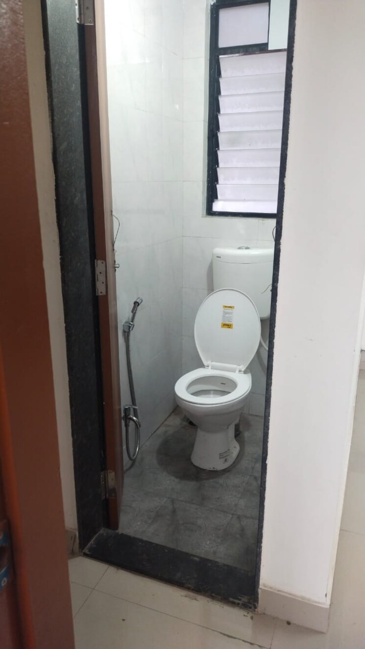 Bathroom, rasta peth 1 Bedroom 550 Sq.Ft. Apartment In Rasta Peth Pune 8694050
