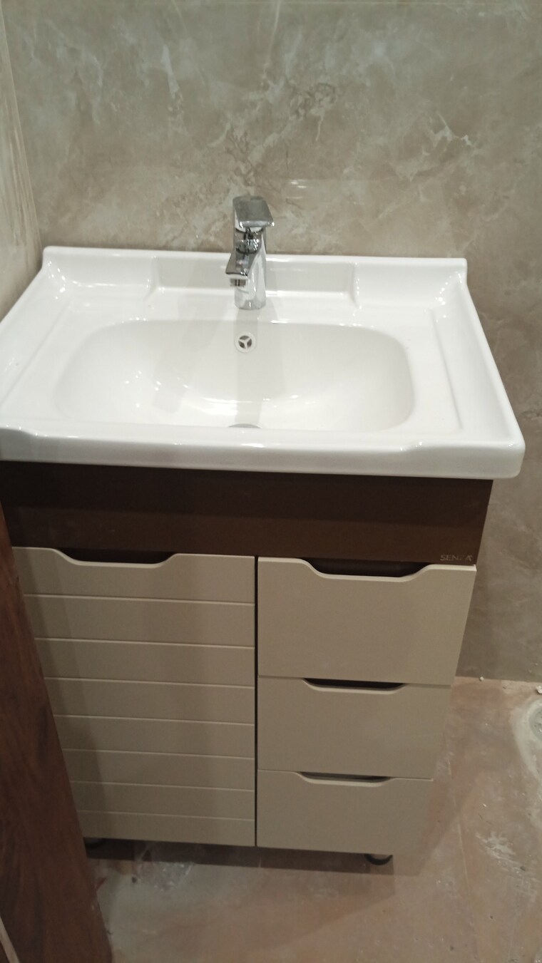 Bathroom, igi airport area 2 Bedroom 750 Sq.Ft. Builder Floor In Igi Airport Area Delhi 8694042
