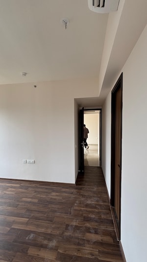 Room in 2 BHK Apartment at Piramal Vaikunth, Balkum Pada – for Sale