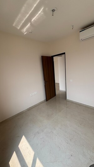 Room in 2 BHK Apartment at Piramal Vaikunth, Balkum Pada – for Sale