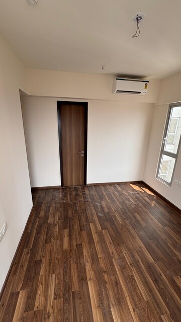 Room in 2 BHK Apartment at Piramal Vaikunth, Balkum Pada – for Sale