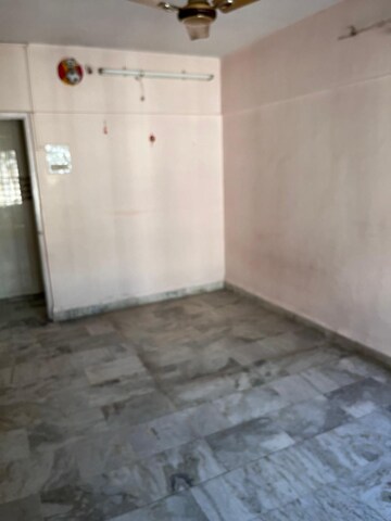 Room in 2 BHK Apartment at Borivali East – for Rent