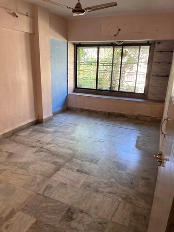 Room in 2 BHK Apartment at Borivali East – for Rent