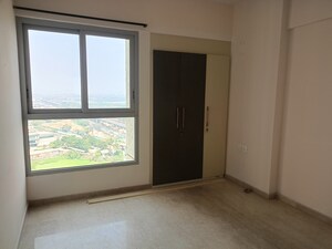 Room in 2 BHK Apartment at Piramal Vaikunth, Balkum Pada – for Sale