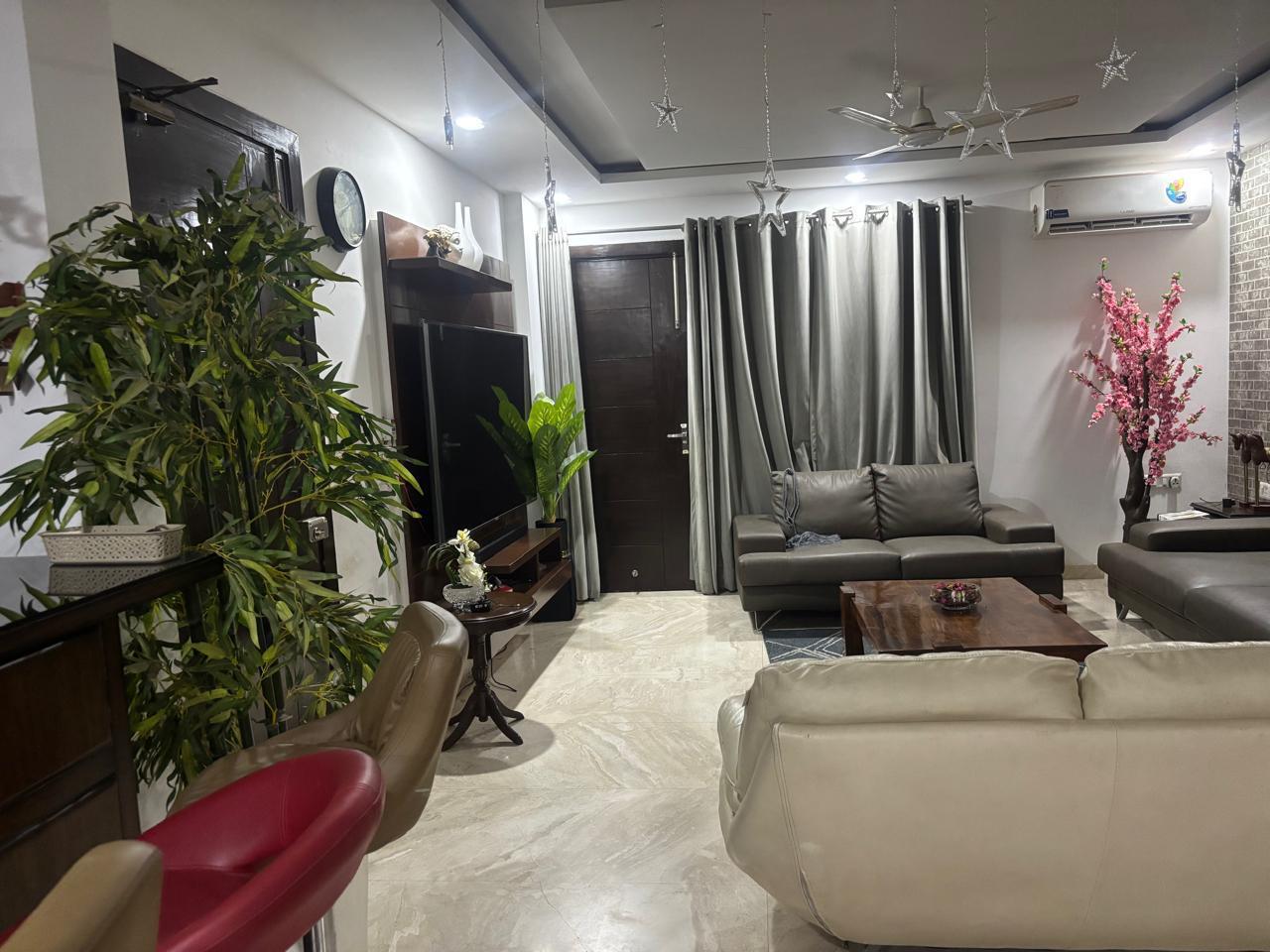 3 BHK + Servant Room Apartment For Sale in Emaar Palm Gardens