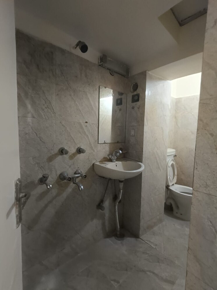 Bathroom, rwa-humayunpur 2 Bedroom 1350 Sq.Ft. Apartment In Safdarjung Enclave Delhi 8694103