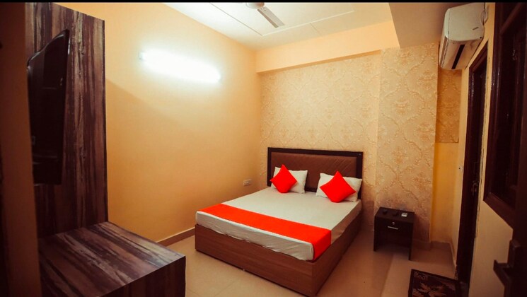 Room, sector 70 Pg For Boys & Girls In Sector 70 8694111