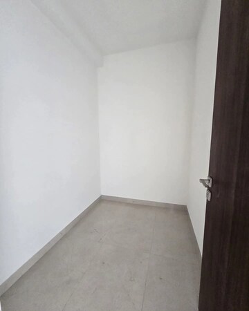 Room in 3 BHK Apartment at Piramal Revanta Ravin, Mulund West – for Rent