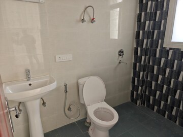 Bathroom in 3.5 BHK Apartment at Omaxe Waterscapes, Gomti Nagar – for Rent