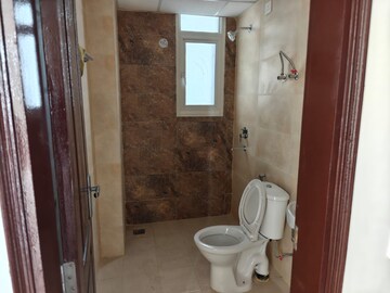 Bathroom in 3.5 BHK Apartment at Omaxe Waterscapes, Gomti Nagar – for Rent