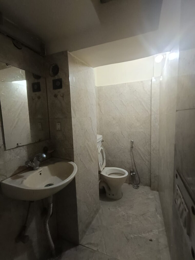 Bathroom, safdarjung enclave 2 Bedroom 1350 Sq.Ft. Builder Floor In Safdarjung Enclave Delhi 8694149