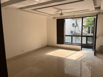 Room in 3 BHK Builder Floor at Green Park Extension – for Sale