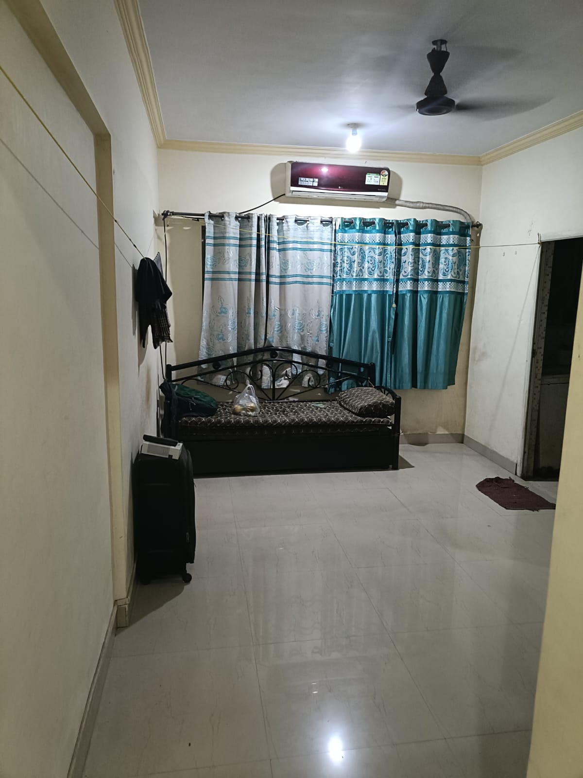 1 Rk+ Pooja Room Apartment For Rent in Goregaon East