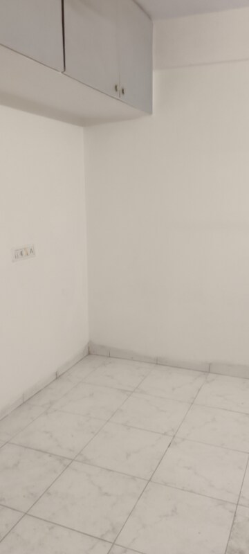 Room in 1 BHK Apartment at Gokuldham CHS Goregaon, Goregaon East – for Rent
