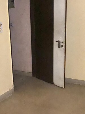 Room in 1.5 BHK Builder Floor at Mayur Vihar – for Sale