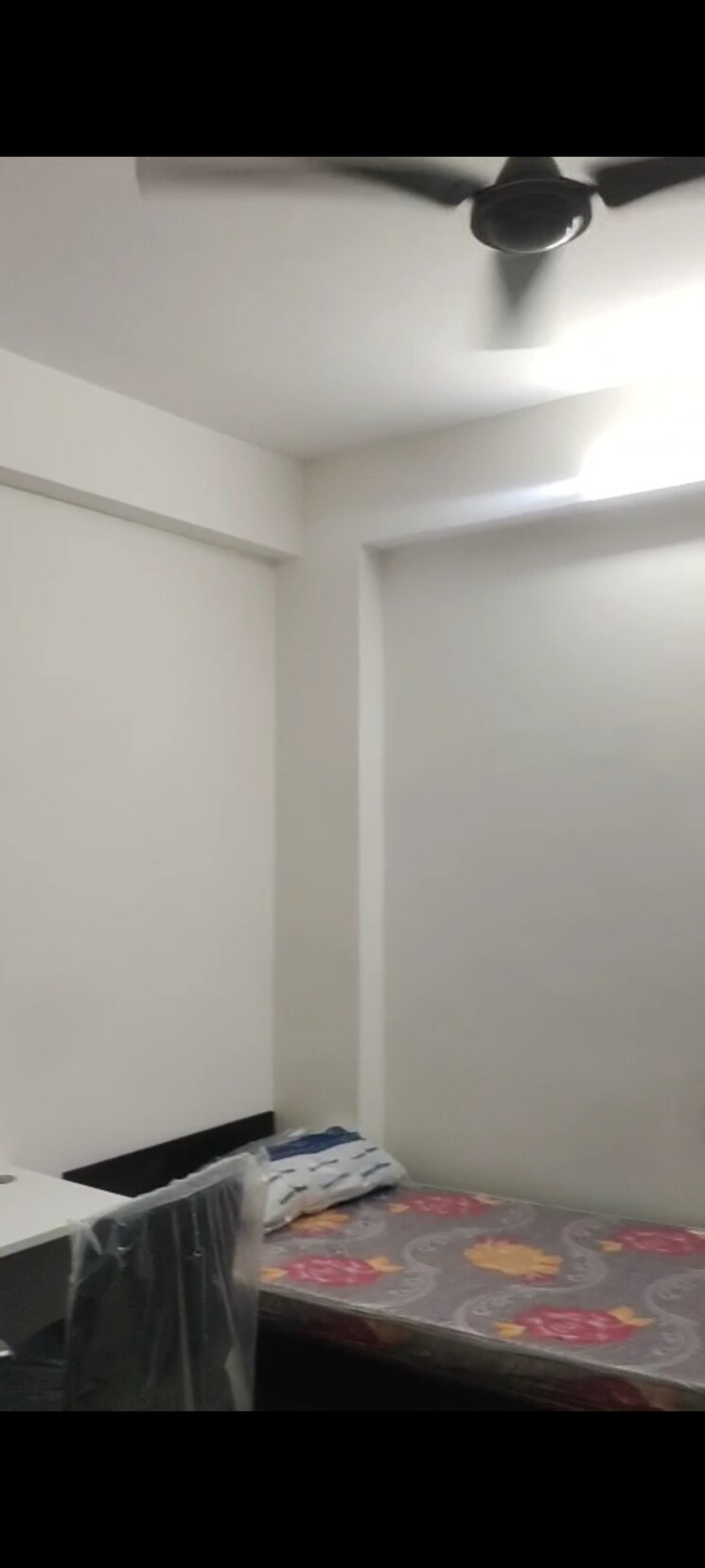 Room, sector 70 Pg For Girls In Sector 70 8694310