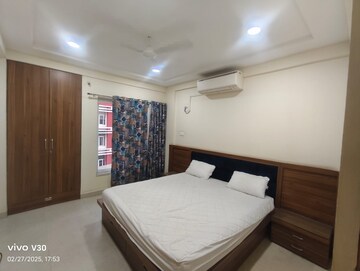Bedroom in 3.5 BHK Apartment at Mp Nagar – for Rent