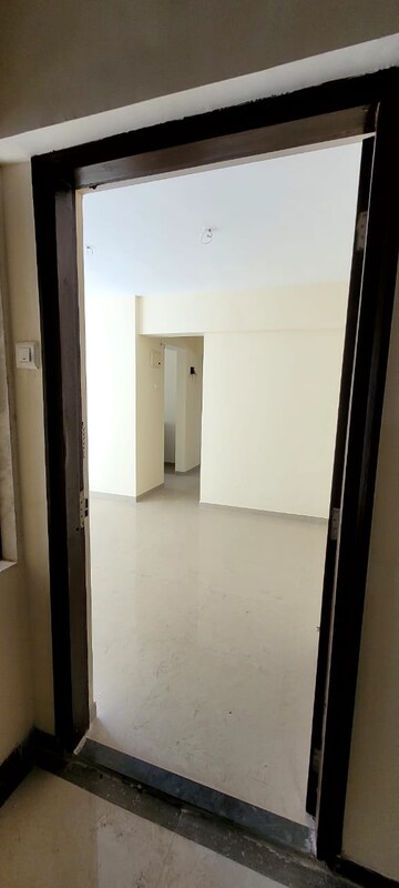 Room in 2 BHK Apartment at Pushpanjali Heights, Owale – for Rent