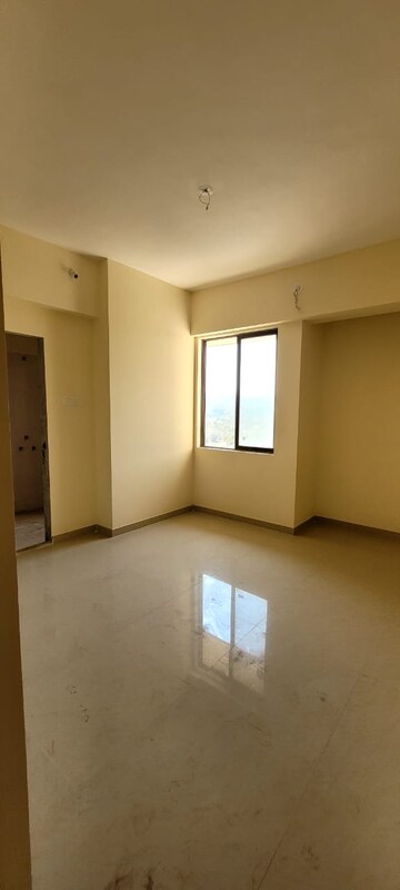 Room in 2 BHK Apartment at Pushpanjali Heights, Owale – for Rent