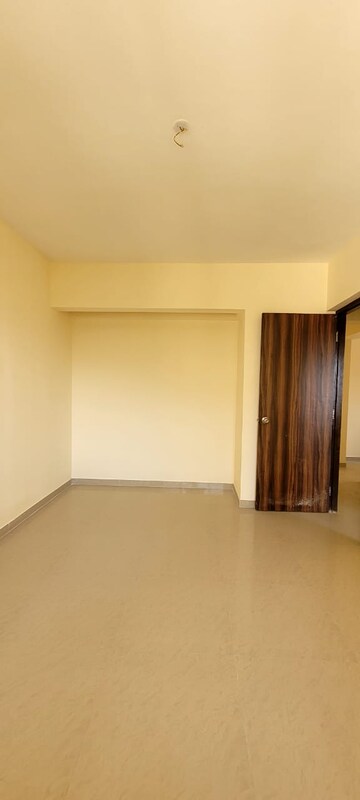 Room in 2 BHK Apartment at Pushpanjali Heights, Owale – for Rent