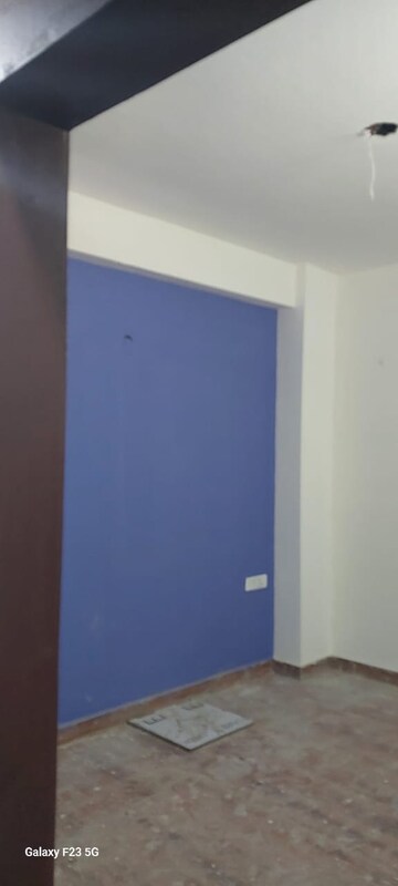 Room in 4 BHK Apartment at Sector 73 – for Sale