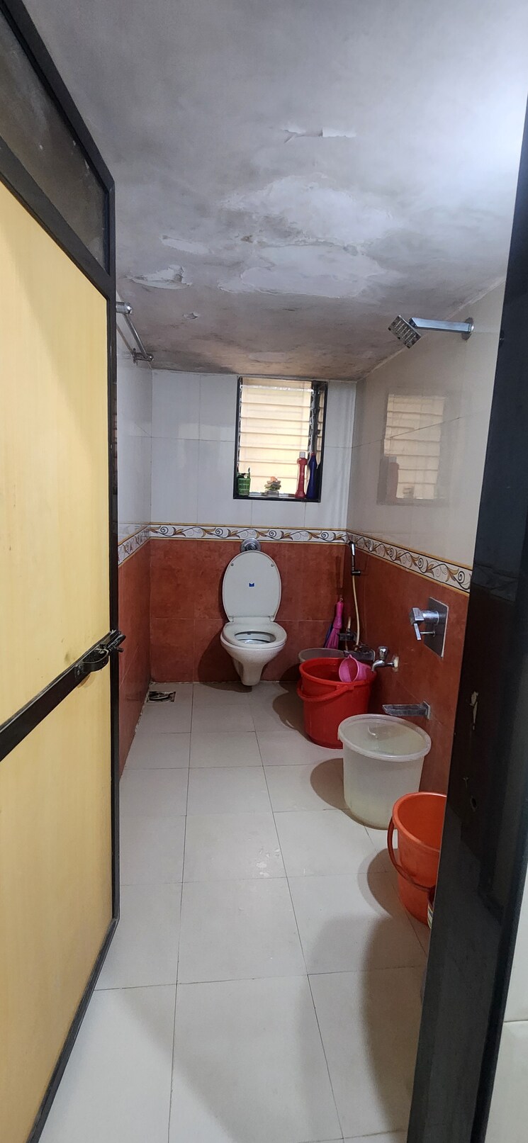 Bathroom, dashmesh-colony 2 Bedroom 1000 Sq.Ft. Apartment In Andheri West Mumbai 8694378