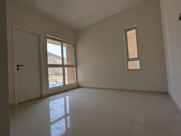 Room in 3 BHK Apartment at Godrej Green Cove, Mahalunge – for Rent