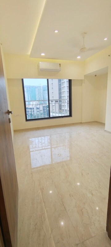 Room in 3 BHK Apartment at Chaitanya Anand Lunkhod CHSL, Andheri West – for Rent