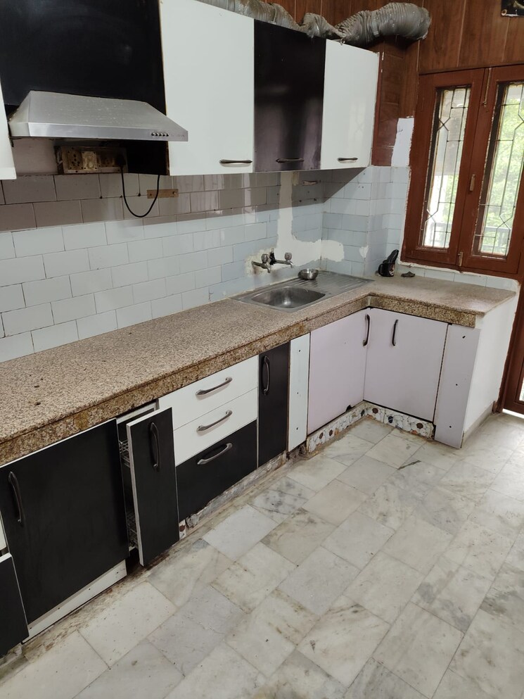 Kitchen, hazratganj 3 Bedroom 1750 Sq.Ft. Apartment In Hazratganj Lucknow 8694385