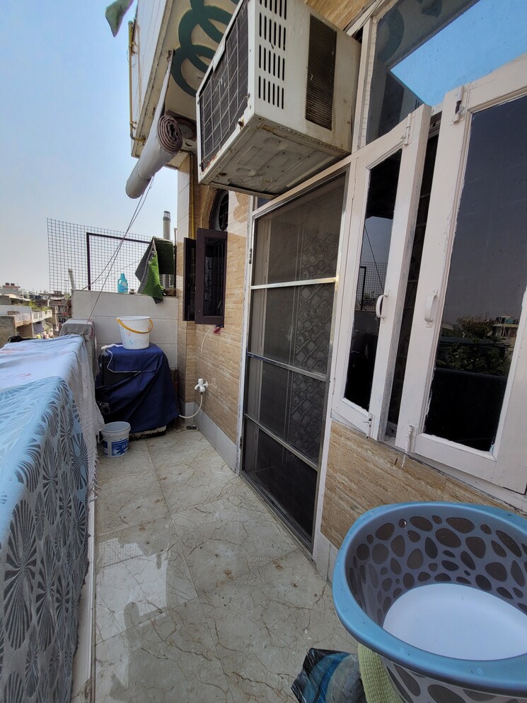 Balcony, dilshad colony 4 Bedroom 1600 Sq.Ft. Builder Floor In Dilshad Colony Delhi 8694457