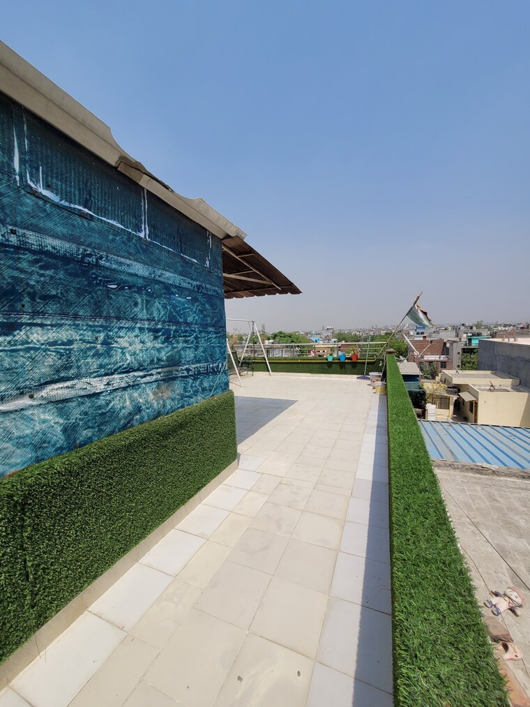 Terrace, dilshad colony 4 Bedroom 1600 Sq.Ft. Builder Floor In Dilshad Colony Delhi 8694457