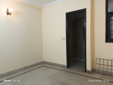 Room in 2 BHK Builder Floor at Saket – for Rent