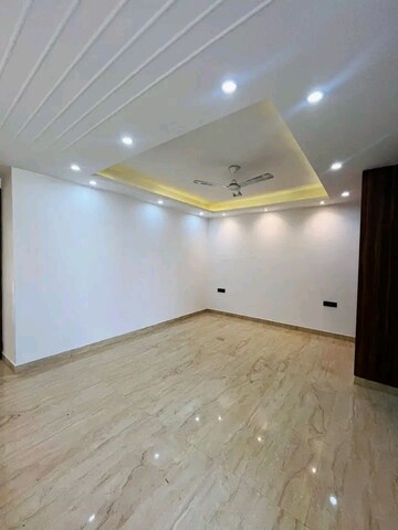 Room in 3 BHK Builder Floor at Saket – for Rent