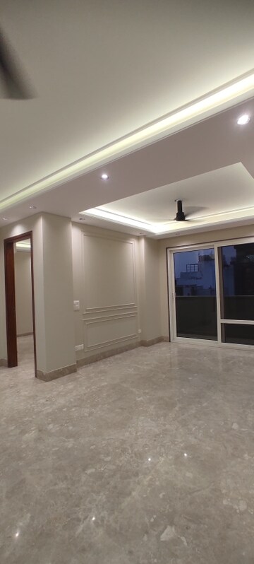 Room in 4 BHK Apartment at Greater Kailash – for Rent