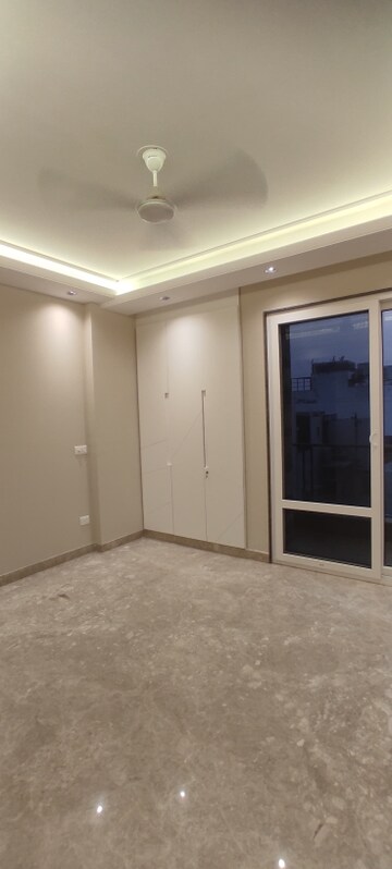 Room in 4 BHK Apartment at Greater Kailash – for Rent