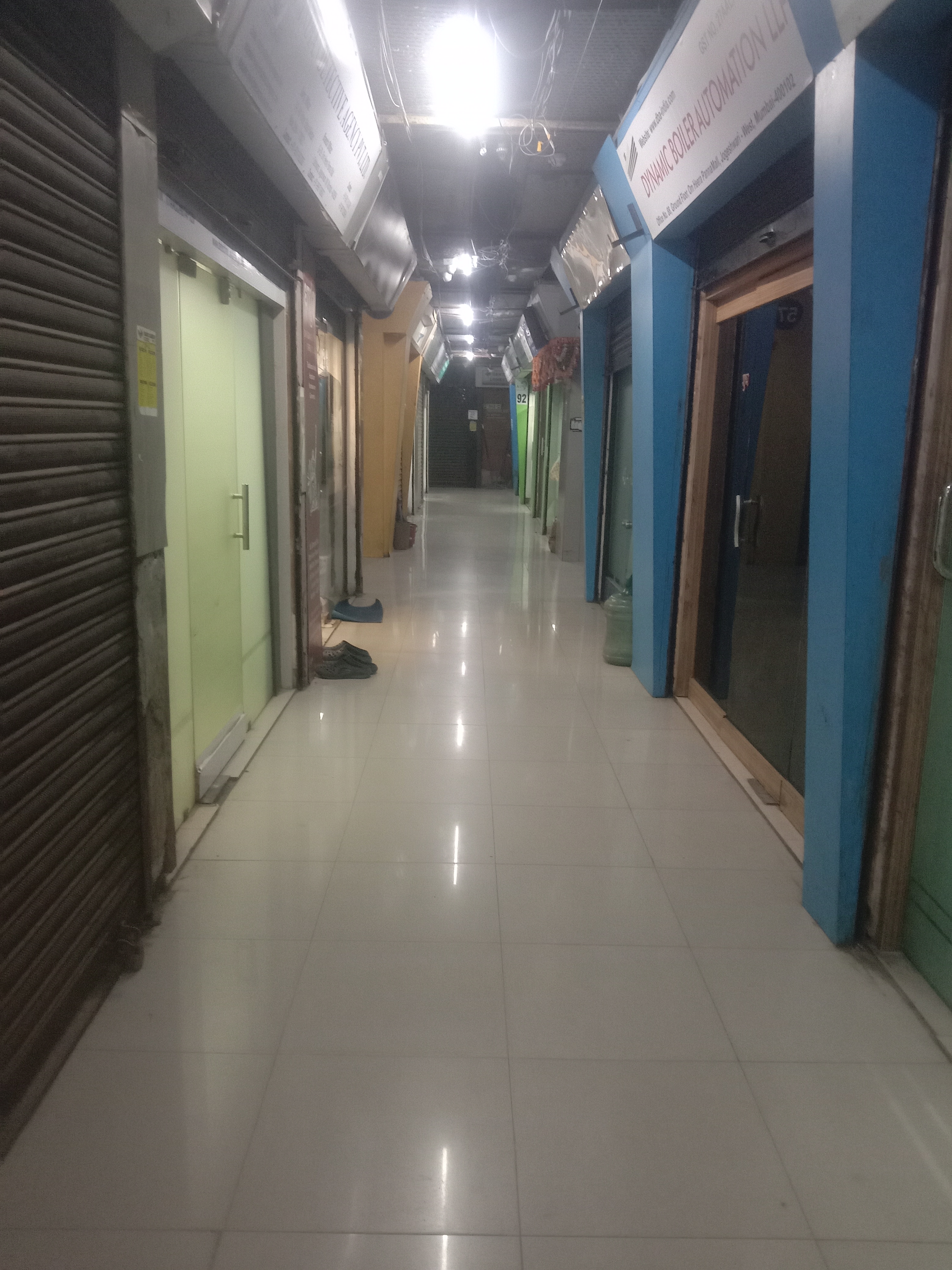 Office Space For Rent in Om Heera Panna Mall