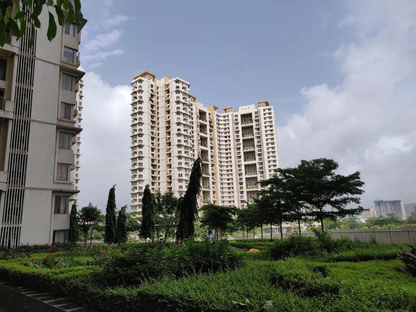 2 BHK 1044 Sq.Ft. Apartment in Lodha Luxuria
