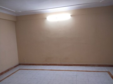Room in 3 BHK Apartment at Mahanagar – for Rent
