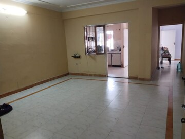 Room in 3 BHK Apartment at Mahanagar – for Rent