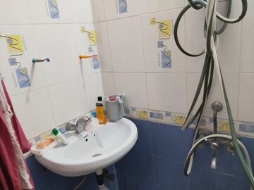 Bathroom in 3 BHK Apartment at Mahanagar – for Rent