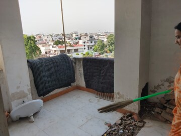 Balcony in 3 BHK Apartment at Mahanagar – for Rent