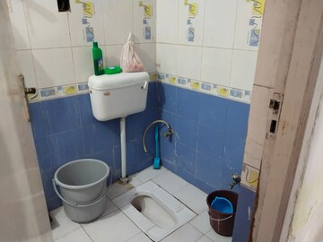 Attached Bathroom in 3 BHK Apartment at Mahanagar – for Rent