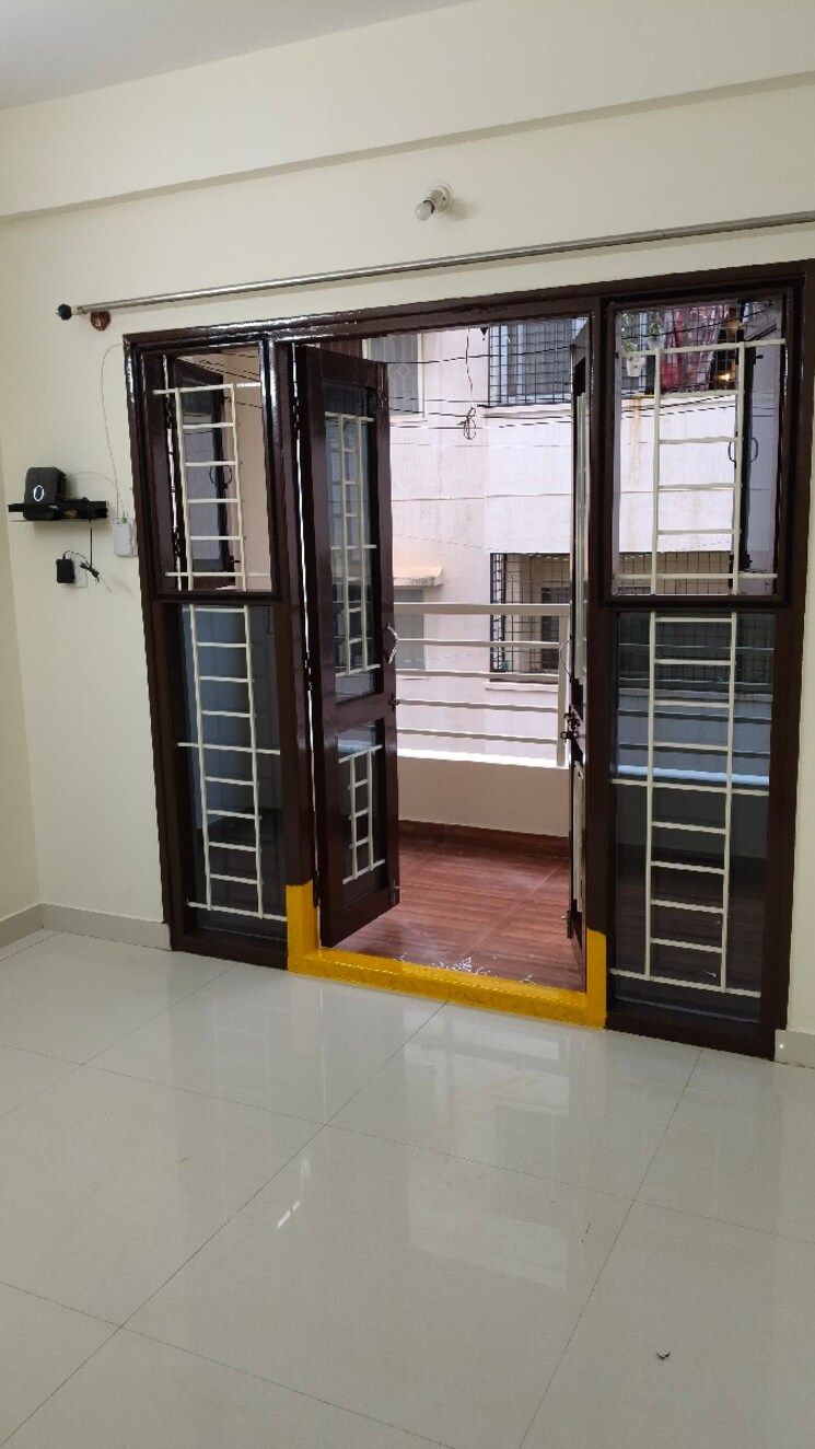 Room, vbc-oracle-ridge 2.5 Bedroom 1300 Sq.Ft. Apartment In Hosur Road Bangalore 8694562