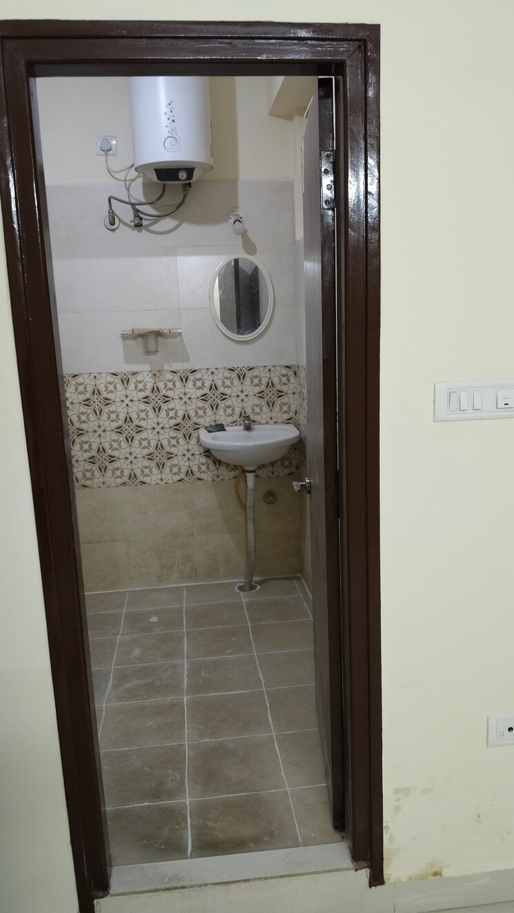 Bathroom, vbc-oracle-ridge 2.5 Bedroom 1300 Sq.Ft. Apartment In Hosur Road Bangalore 8694562