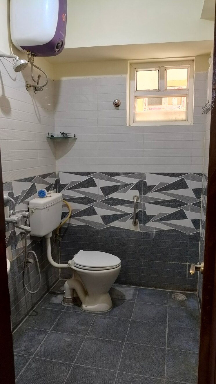 Attached Bathroom, vbc-oracle-ridge 2.5 Bedroom 1300 Sq.Ft. Apartment In Hosur Road Bangalore 8694562