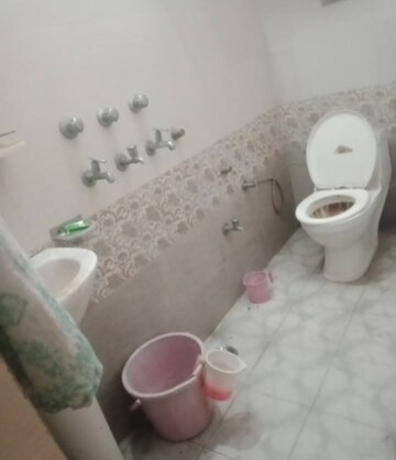 Attached Bathroom in 2 BHK Independent House at Aliganj – for Rent
